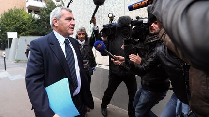 L'avocat Thierry Herzog arrive au p&ocirc;le financier de Paris, le 2 octobre 2012. (THOMAS SAMSON / AFP)