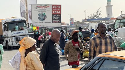 Le marché de Colobane à Dakar, en février 2024, alors que le Sénégal est secoué par des manifestations contre le président Macky Sall. (WILLIAM DE LESSEUX / RADIOFRANCE)