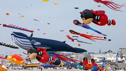 Les Rencontres internationales de cerfs-volants à Berck dans le Pas-de-Calais est un festival de renommée mondiale. En 2015, 700.000 spectateurs étaient venus assister au spectacle. La saison 2016 se tiendra du 9 au 16 avril. (REUTERS/Benoit Tessier)