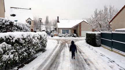 Une rue&nbsp;eneigée&nbsp;de Longjumeau (Essonne), le 7 février 2018.&nbsp; (MAXPPP)