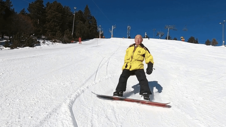 Montagne : à 88 ans, Pierre Sablé est toujours à l'aise sur son snowboard