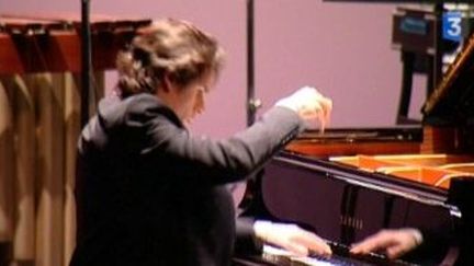 Christopher Falzone remporte le 9ème Concours International de piano
 (Culturebox)