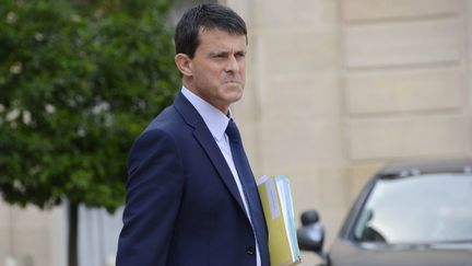 Le ministre de l'Int&eacute;rieur, Manuel Valls, &agrave; la sortie de l'Elys&eacute;e, &agrave; Paris, le 4 septembre 2013. (BERTRAND GUAY / AFP)