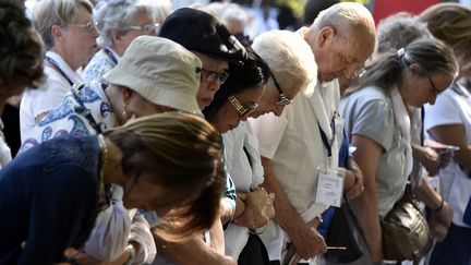 À Lourdes, des prières pour la France