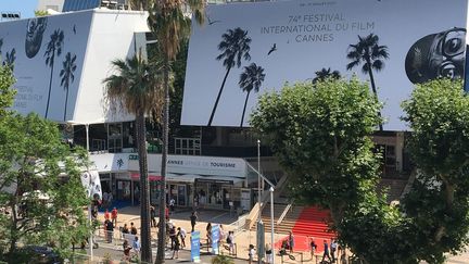 Le palais du festival de Cannes lors de la 74e édition en juillet 2021.&nbsp; (LCA / FRANCEINFO CULTURE)