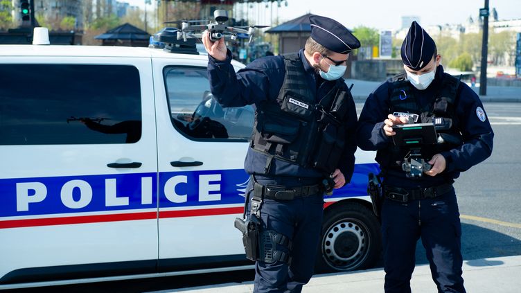 Police officers use a drone, in Paris, during the confinement imposed during the Covid-19 epidemic, April 8, 2020. (EDOUARD RICHARD / HANS LUCAS)