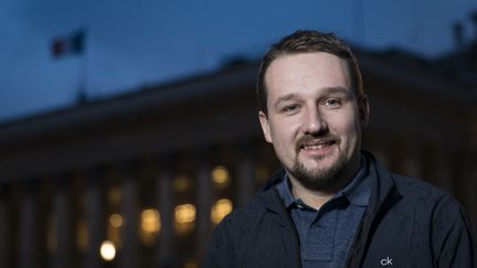 Le journaliste Rémy Buisine, le 3 décembre 2020. (GEOFFROY VAN DER HASSELT / AFP)