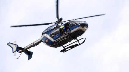 Un exercice de sauvetage réalisé par les&nbsp;pelotons de gendarmerie de haute montagne (PGHM) à&nbsp;Bagnères-de-Luchon (Haute-Garonne), le 23 février 2016. (photo d'illustration) (REMY GABALDA / AFP)