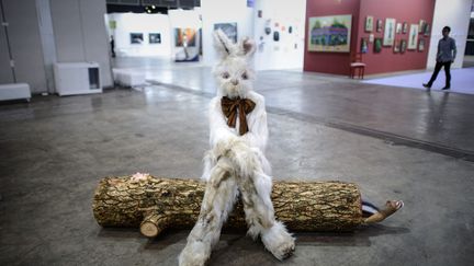 Une oeuvre de l'artiste Mamie Weber expos&eacute;e &agrave; Art Basel Hong-Kong, le 22 mai 2013. (PHILIPPE LOPEZ / AFP)