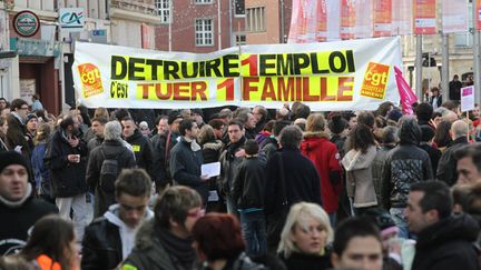  (Photo d’une manifestation des salariés de Goodyear et de leurs familles devant l’hôtel de ville et dans les rues d’Amiens le 18 janvier 2014 © Maxppp)