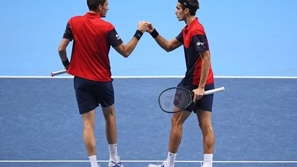 La joie des Français, Nicolas Mahut et Pierre-Hugues Herbert, en finale du Masters londonien pour la deuxième année consécutive. (DANIEL LEAL-OLIVAS / AFP)