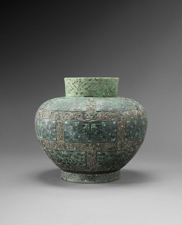 Vase hu, Chine, bronze avec incrustations de malachite et de turquoise, époque des Royaumes combattants, Ve-IVe siècle av. notre ère 
 (Vincent Girier Dufournier / Droits reservés)