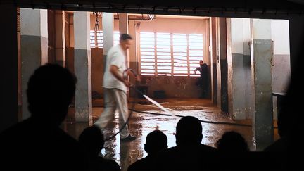 Des détenus de la prison des Baumettes à Marseille assistent à la projection d'un film en compétition au Festival International du Documentaire de Marseille.
 (ANNE-CHRISTINE POUJOULAT / AFP)