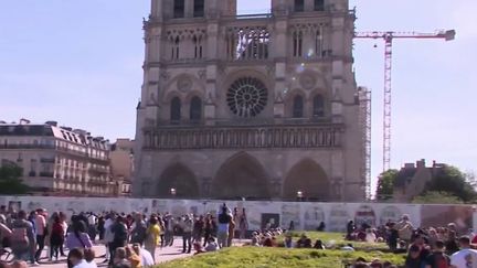 Notre-Dame de Paris : trois ans après l'incendie, les fidèles célèbrent le Vendredi saint&nbsp; (France 2)