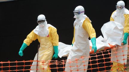 Le centre de M&eacute;decins sans fronti&egrave;res (MSF) de Gu&eacute;ck&eacute;dou, une des villes les plus touch&eacute;es par l'&eacute;pid&eacute;mie d'Ebola, dans le sud de la Guin&eacute;e. (SEYLLOU / AFP)