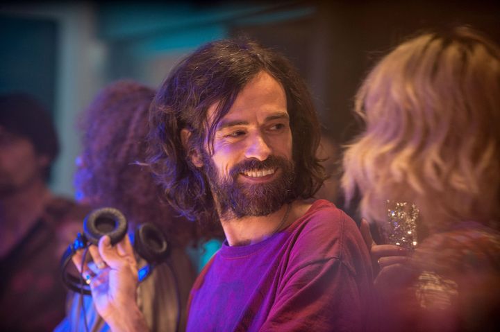 Romain Duris&nbsp;sur le tournage de la série "Vernon Subutex", le 25 avril 2018. (XAVIER LAHACHE / JE FILMS / TETRA MEDIA FICTION / CANAL+)