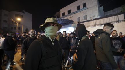 Des membres du groupe "La fosse aux lions" à Naplouse, dans le nord de la Cisjordanie occupée, le 25 octobre 2022. (JAAFAR ASHTIYEH / AFP)