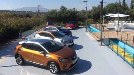 La nouvelle génération du Captur, le Captur 2, devant l'ancienne. (SERGE MARTIN FRANCE INFO)