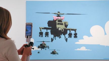 En plus de "Happy Choppers" (ci-dessous), deux autres travaux du street artist ont franchi le seuil des 100 000 dollars lors de cette vente chez Sotheby's.
 (EUGENE GARCIA/EPA/Newscom/MaxPPP)