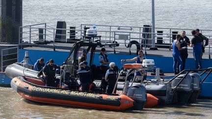 Les recherches d'un avion de tourisme et de ses passagers, dont le journaliste Gérard Leclerc, se déroulent dans l'estuaire de la Loire, près de Lavau-sur-Loire, mercredi 16 août 2023. (ESTELLE RUIZ / HANS LUCAS / AFP)