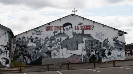 Une fresque avec le portrait de&nbsp;Steve Maia Canico, le 20 juin 2020 à Nantes (Loire-Atlantique). (ESTELLE RUIZ / NURPHOTO / AFP)