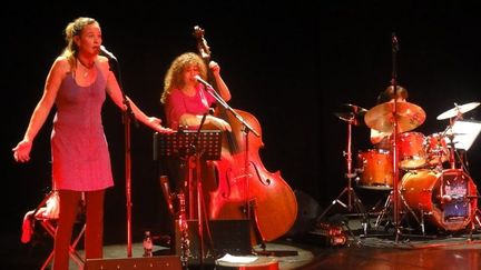 Les Poulettes en concert au Festival Voix de Femmes
 (Les Poulettes )