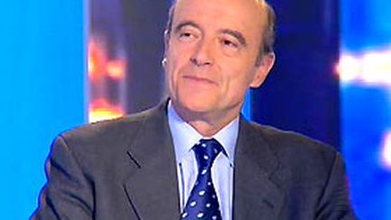 Alain Juppé sur le plateau du Journal de 20h00 de France 2 (19/11/2006) (© France 2)