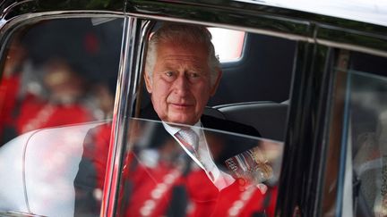 Le nouveau souverain britannique Charles III, le 3 juin 2022 à Londres (Royaume-Uni), lors du jubilé de platine de sa mère, la reine Elizabeth II. (HENRY NICHOLLS / AFP)