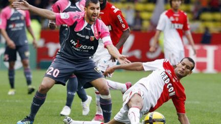 Duel entre Adil Hermach et Adriano lors de Monaco/Lens