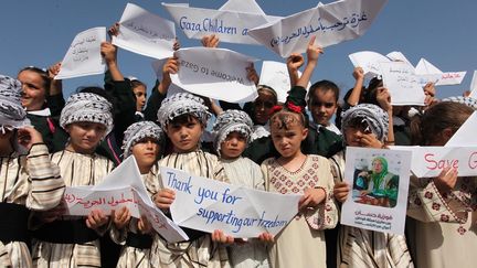 Douze militantes de différentes nationalités ont pris la mer le 15 septembre au départ de Barcelone, jumelée avec Gaza, à bord de deux bateaux: «Amal» (espoir en arabe) et «Zaitouna» (olive). Ces femmes espèrent aborder les côtes de Gaza, dont Israël contrôle tous les accès. L’intérêt de cette traversée: attirer l’attention de la communauté internationale sur la situation économique et politique du territoire palestinien.  (Ashraf Amra \ apaimages/SIPA)