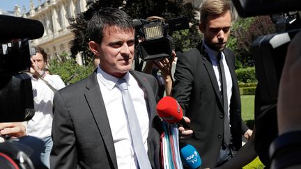 L'ancien Premier ministre Manuel Valls arrive le 19 juin 2017 à Paris, à l'Assemblée nationale, qui accueille les députés.&nbsp; (THOMAS SAMSON / AFP)