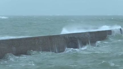 Tempête Ciaran : des vents jusqu’à 170 km/h vont s’abattre sur l’ouest du pays (franceinfo)