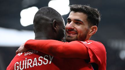 Serhou Guirassy et Martin Terrier ont régalé le public rennais, dimanche, en inscrivant 5 buts à eux deux. (DAMIEN MEYER / AFP)