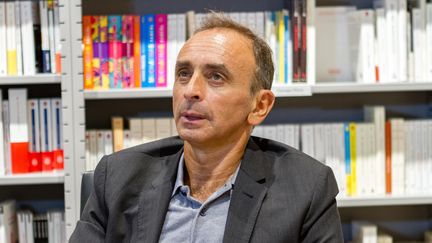 Eric Zemmour lors d'une séance de dédicace, à Paris, le 8 septembre 2016. (CHRISTOPHE BONNET / CITIZENSIDE / AFP)