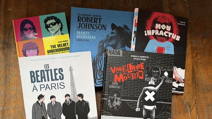 "The Velvet Undergound",  "Les Derniers jours de Robert Johnson", "Mon Infractus (Quand j'étais D.J.)", "Les Beatles à Paris" et "Vivre libre ou mourir - Punk et rock alternatif en France 1981-1989". (LAURE NARLIAN / FRANCE INFO CULTURE)