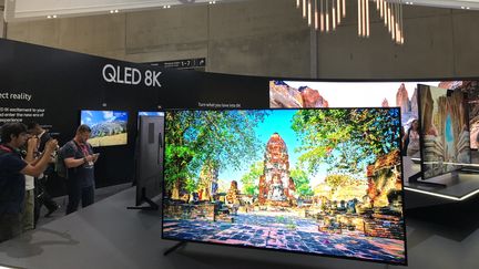 Déjà des téléviseurs en qualité 8K au salon IFA à Berlin (Allemagne), le 30 août 2018. (JEROME COLOMBAIN / RADIO FRANCE)