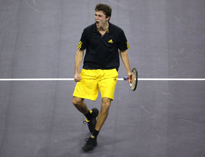 Gilles Simon exulte lors de son match contre Roger Federer, le 10 novembre 2008, à Shanghaï, lors du Masters.&nbsp; (AFP / AFP)