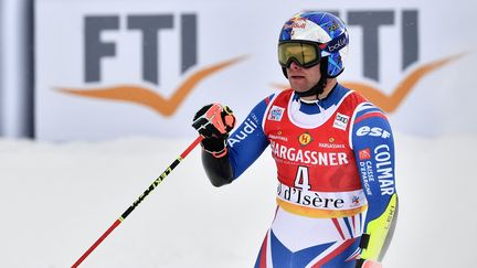 Alexis Pinturault lors du slalom géant de Val d'Isère en Coupe du monde de ski alpin le 11 décembre 2021. (JEFF PACHOUD / AFP)