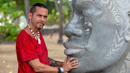 Teva Victor devant une de ses sculptures (Cédric Valax)