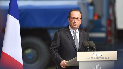 Le chef de l'Etat François Hollande le 26 septembre 2016 à Calais (Pas-de-Calais). (PHILIPPE HUGUEN / AFP)