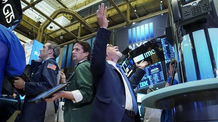 De janvier à décembre 2018, la bourse de Paris a perdu 11%, sa plus mauvaise année depuis 2011. Les bourses du monde entier connaissent un mouvement similaire. (DREW ANGERER / AFP)