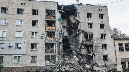 Un bâtiment bombardé à Bakhmut, en Ukraine, le 19 mai 2022.&nbsp;&nbsp; (DIEGO HERRERA CARCEDO / ANADOLU AGENCY / AFP)