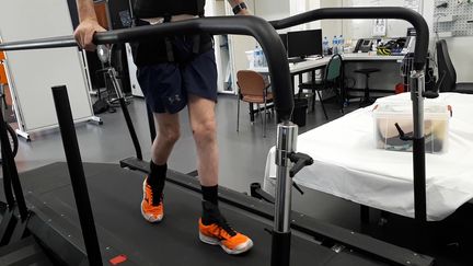 Sebastian Tobler a réussi à remarcher grâce à l'électrostimulation. (SOLENNE LE HEN / RADIO FRANCE)