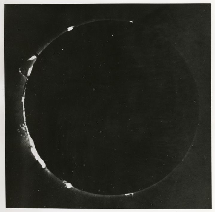 Une photographie de l'éclipse totale du Soleil, prise par Warren De La Rue en Espagne, le 1er janvier 1860. (UNIVERSALIMAGESGROUP / UNIVERSAL IMAGES GROUP EDITORIAL / AFP)