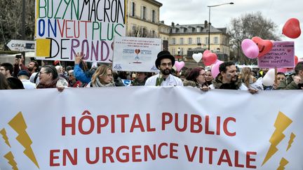 Manifestation parisienne pour "défendre l'hôpital public", le 14 février 2020.  (STEPHANE DE SAKUTIN / AFP)