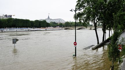 Inondations : la crue se propage dans la vallée de la Seine