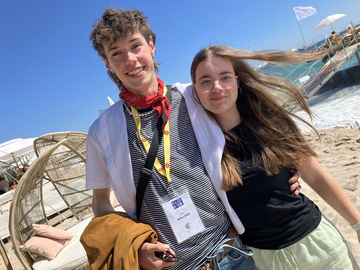 Tim, 17 ans, et Wiebke, 16 ans, deux lycéens allemands participant à la Semaine de la critique au Festival de Cannes, le 22 mai 2024. (LAURENCE HOUOT / FRANCEINFO CULTURE)