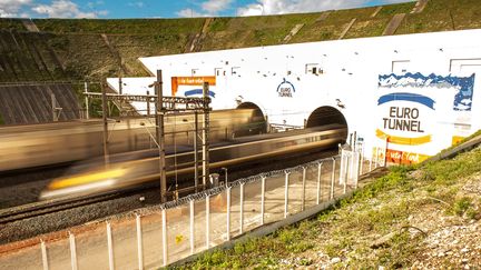 L'entrée du tunnel sous la Manche, côté français, à Coquelles (Pas-de-Calais). (PHILIPPE HUGUEN / AFP)