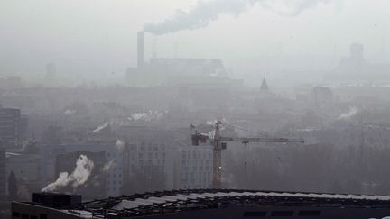 Un épisode de pollution aux particules fines a touché la région de Lyon, en France, en janvier 2017. (PHILIPPE DESMAZES / AFP)