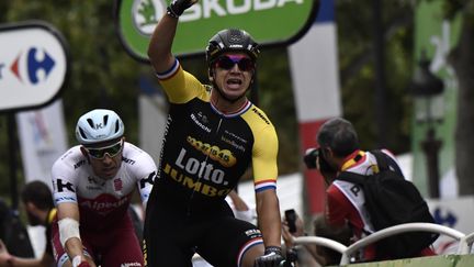 Dylan Groenewegen l'emporte en force (JEFF PACHOUD / AFP)